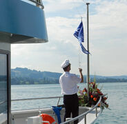 Einholen der Lux-Werft-Flagge