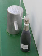 Die Sektflasche steht bereit